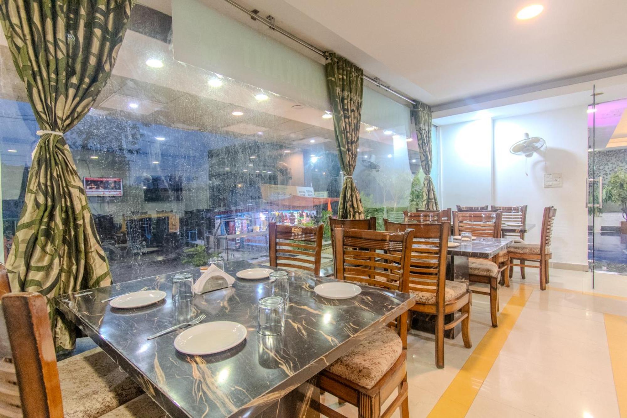 Hotel Raj Mandir 하리드와르 외부 사진