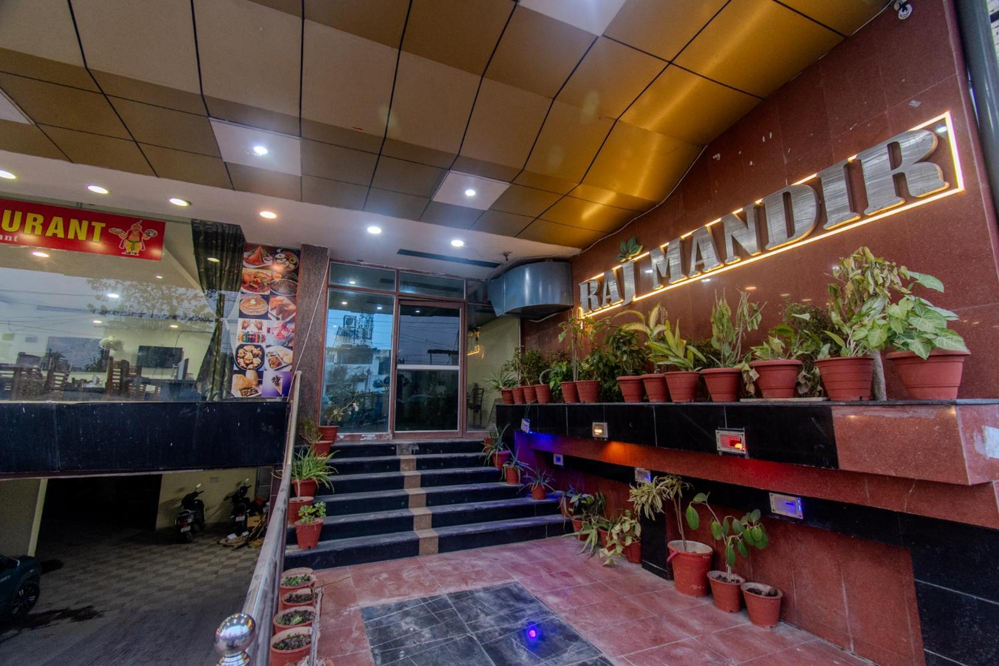 Hotel Raj Mandir 하리드와르 외부 사진